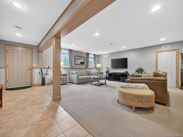 2 Running Brook Lane, New City, NY 10956