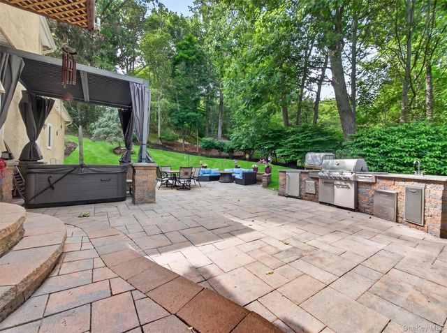 2 Running Brook Lane, New City, NY 10956
