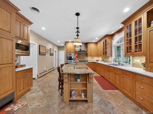 2 Running Brook Lane, New City, NY 10956