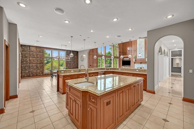 3277 N Canterbury LANE, Oconomowoc, WI 53066