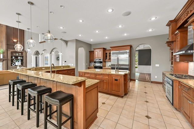 3277 N Canterbury LANE, Oconomowoc, WI 53066