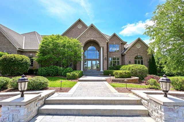 3277 N Canterbury LANE, Oconomowoc, WI 53066