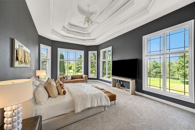 3277 N Canterbury LANE, Oconomowoc, WI 53066