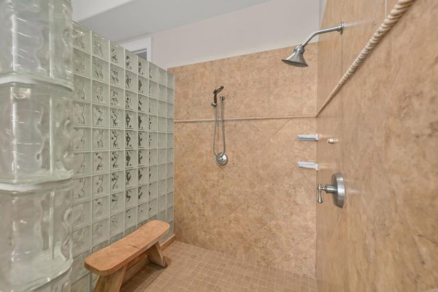 3277 N Canterbury LANE, Oconomowoc, WI 53066