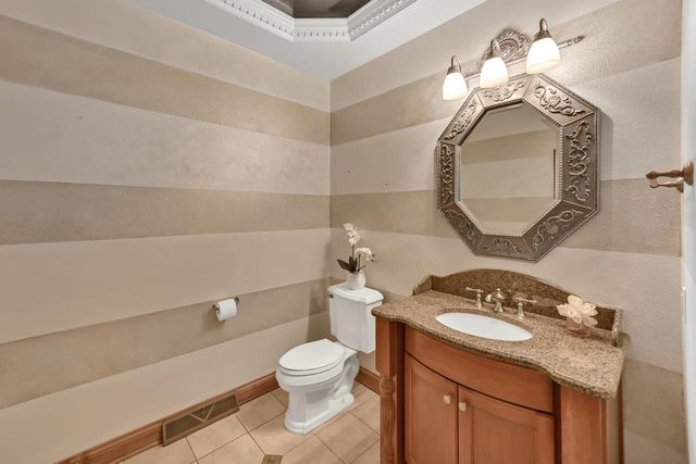3277 N Canterbury LANE, Oconomowoc, WI 53066
