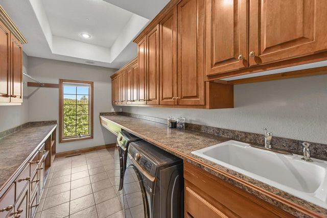 3277 N Canterbury LANE, Oconomowoc, WI 53066