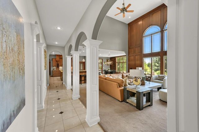 3277 N Canterbury LANE, Oconomowoc, WI 53066
