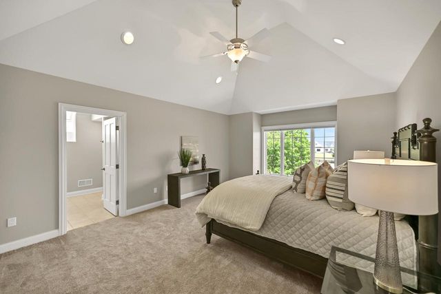 3277 N Canterbury LANE, Oconomowoc, WI 53066