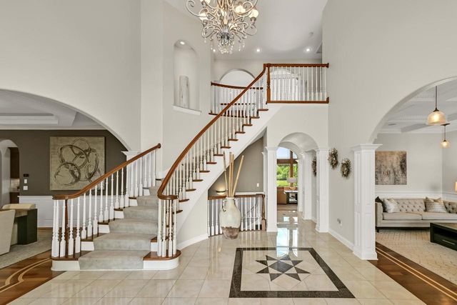 3277 N Canterbury LANE, Oconomowoc, WI 53066