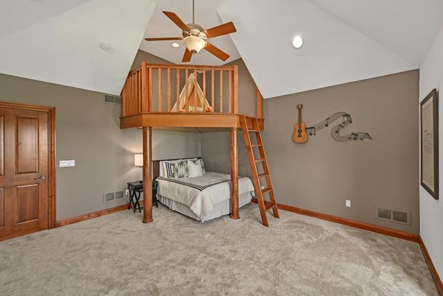 3277 N Canterbury LANE, Oconomowoc, WI 53066