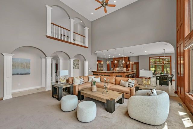 3277 N Canterbury LANE, Oconomowoc, WI 53066