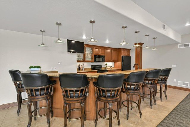 3277 N Canterbury LANE, Oconomowoc, WI 53066