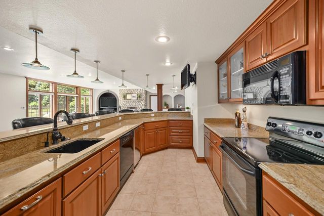 3277 N Canterbury LANE, Oconomowoc, WI 53066