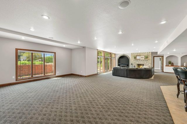 3277 N Canterbury LANE, Oconomowoc, WI 53066
