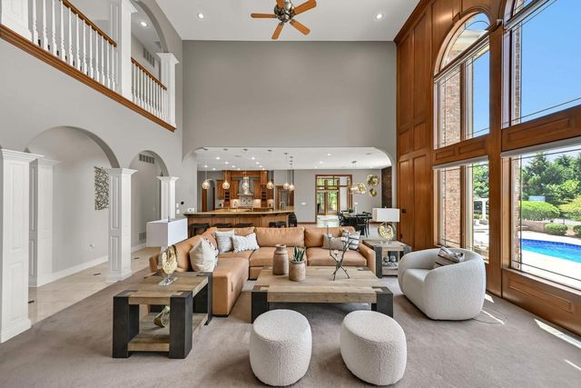 3277 N Canterbury LANE, Oconomowoc, WI 53066