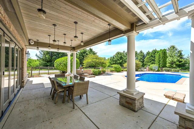 3277 N Canterbury LANE, Oconomowoc, WI 53066