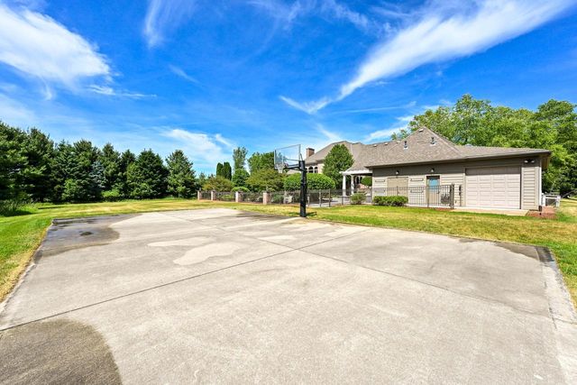 3277 N Canterbury LANE, Oconomowoc, WI 53066