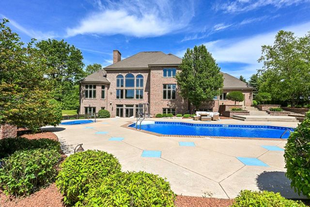 3277 N Canterbury LANE, Oconomowoc, WI 53066