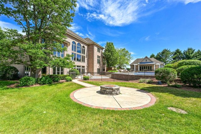 3277 N Canterbury LANE, Oconomowoc, WI 53066