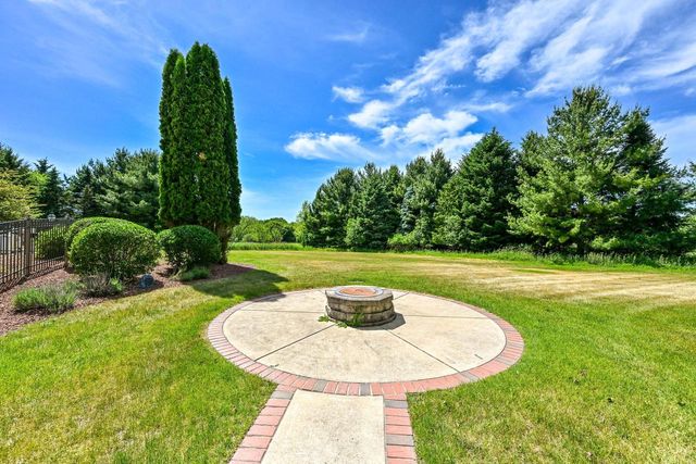 3277 N Canterbury LANE, Oconomowoc, WI 53066