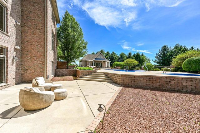 3277 N Canterbury LANE, Oconomowoc, WI 53066