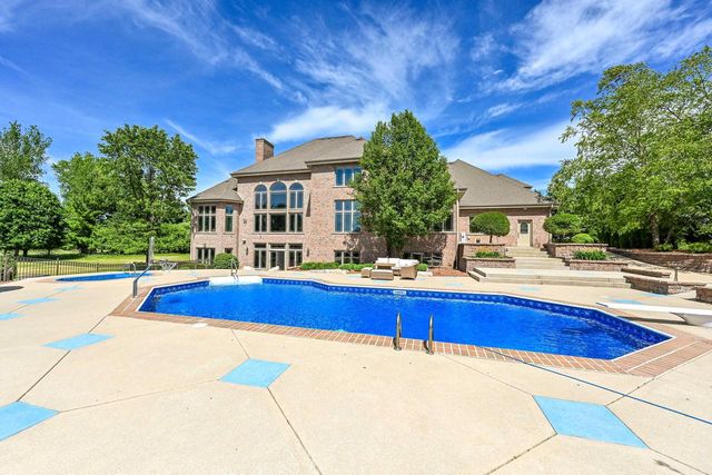 3277 N Canterbury LANE, Oconomowoc, WI 53066