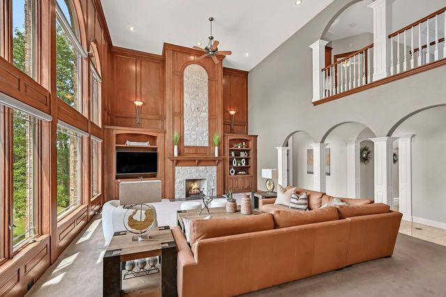 3277 N Canterbury LANE, Oconomowoc, WI 53066