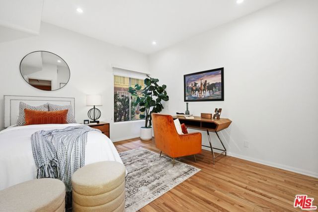 612 S Barrington Avenue 213, Los Angeles, CA 90049