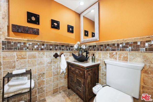 612 S Barrington Avenue 213, Los Angeles, CA 90049