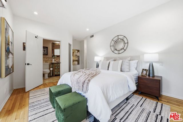 612 S Barrington Avenue 213, Los Angeles, CA 90049