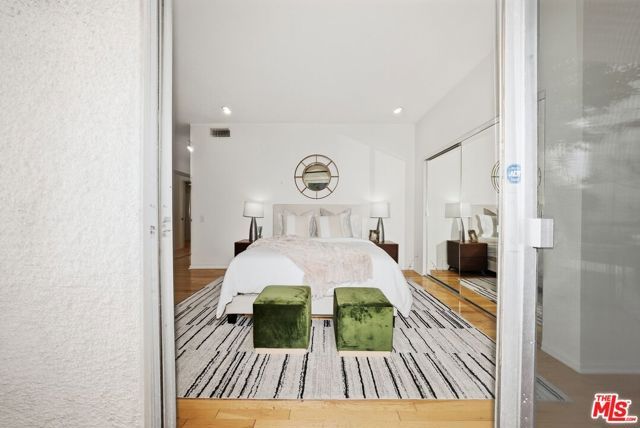 612 S Barrington Avenue 213, Los Angeles, CA 90049