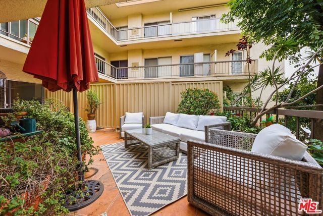 612 S Barrington Avenue 213, Los Angeles, CA 90049
