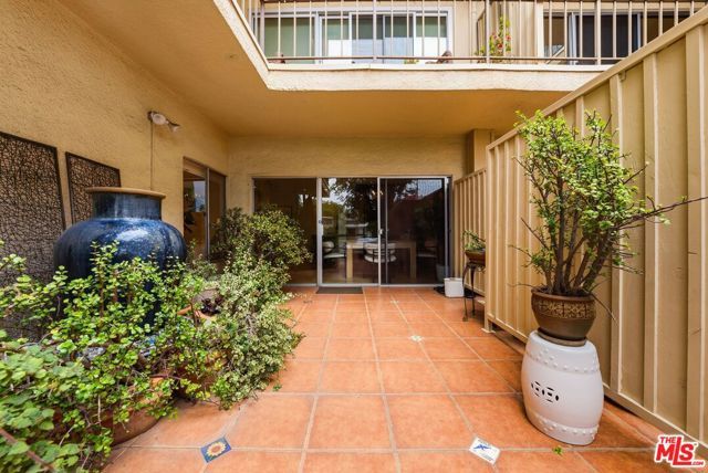 612 S Barrington Avenue 213, Los Angeles, CA 90049