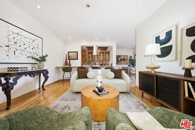 612 S Barrington Avenue 213, Los Angeles, CA 90049