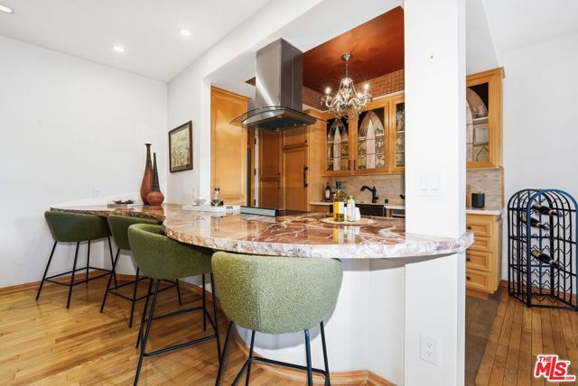 612 S Barrington Avenue 213, Los Angeles, CA 90049