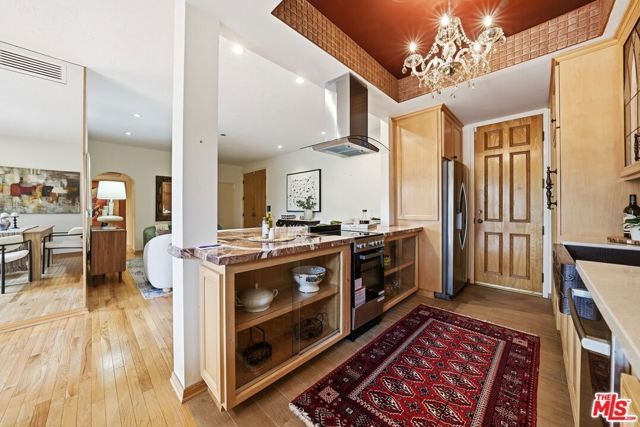 612 S Barrington Avenue 213, Los Angeles, CA 90049