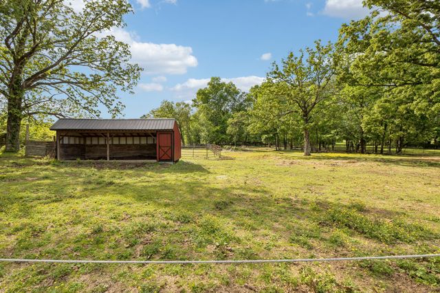 402 Lovers Ln, Lebanon, TN 37087