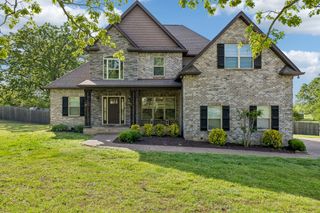 402 Lovers Ln, Lebanon, TN 37087