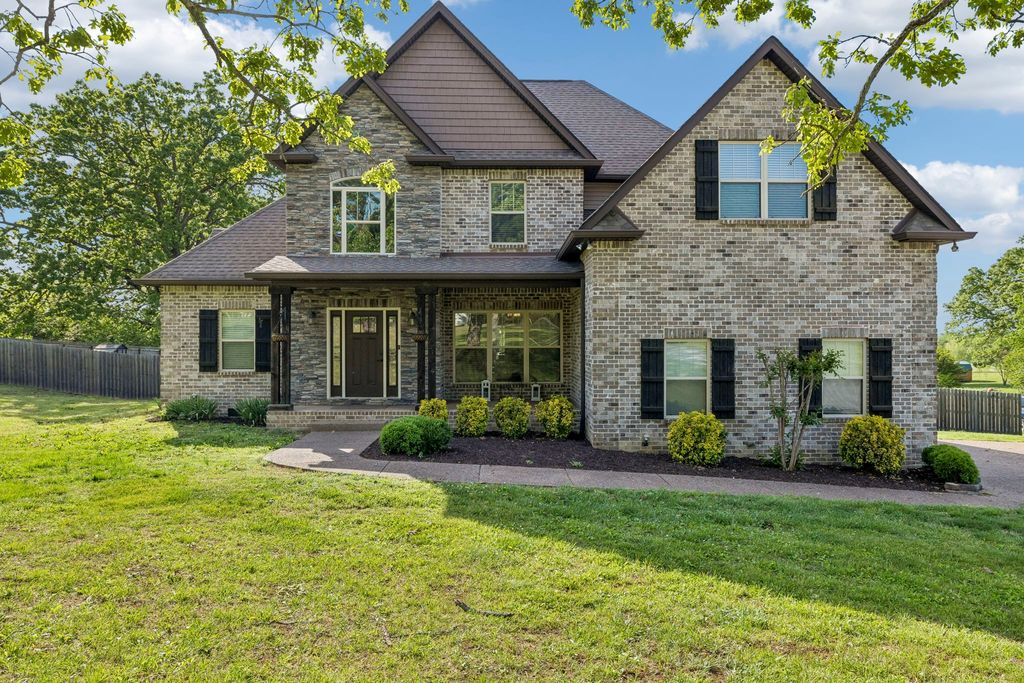 402 Lovers Ln, Lebanon, TN 37087