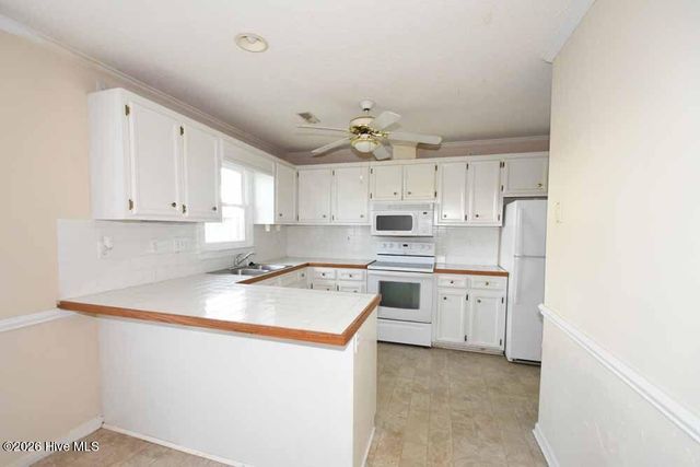 3818 Sterling Pointe Drive J1, Winterville, NC 28590