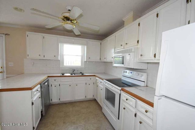3818 Sterling Pointe Drive J1, Winterville, NC 28590