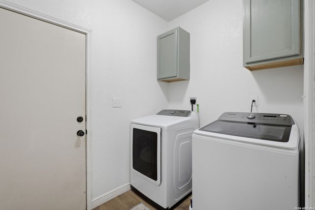313 Howard Dr, Devine, TX 78016