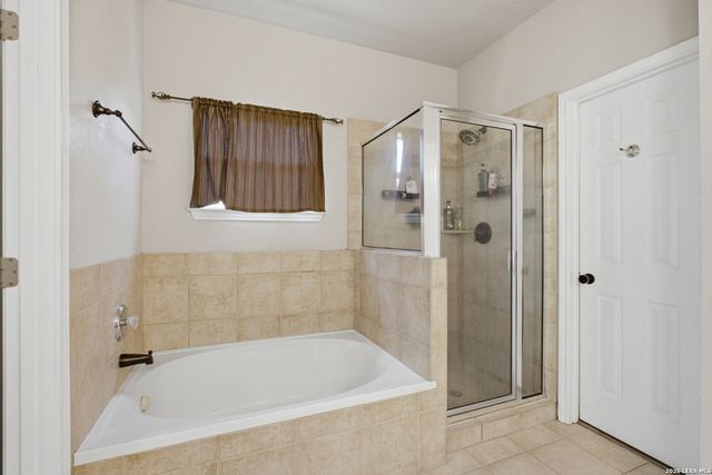 313 Howard Dr, Devine, TX 78016