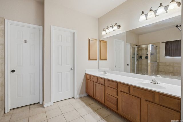 313 Howard Dr, Devine, TX 78016