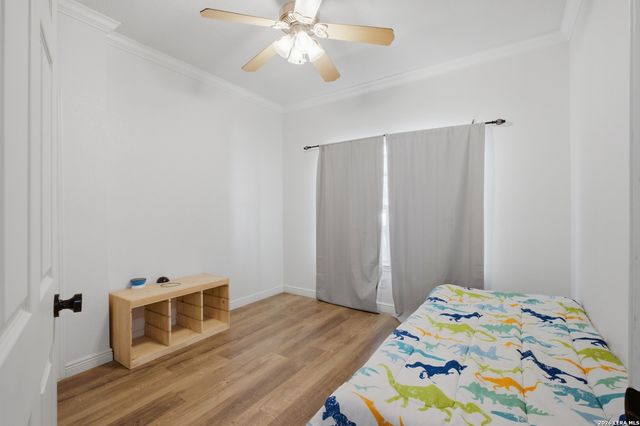 313 Howard Dr, Devine, TX 78016