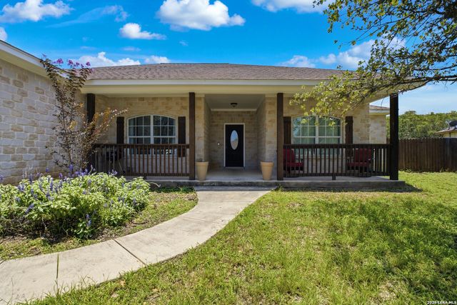 313 Howard Dr, Devine, TX 78016