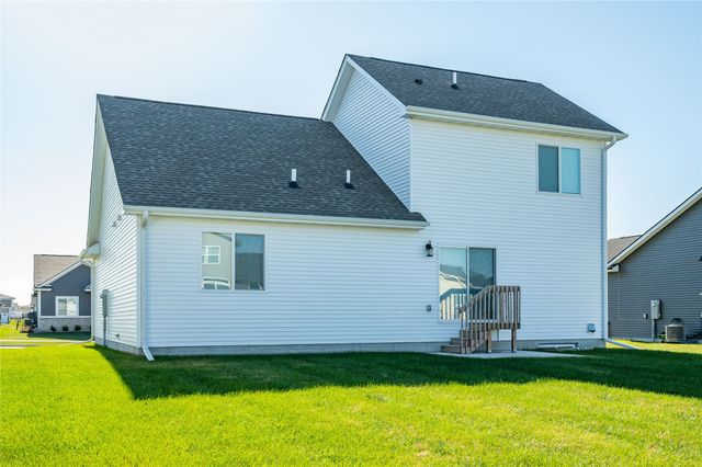 212 12th Court NW, Bondurant, IA 50035