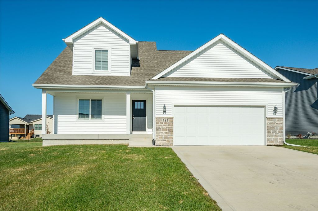 212 12th Court NW, Bondurant, IA 50035