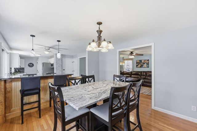 33 Winding Ln, Springfield, MA 01118