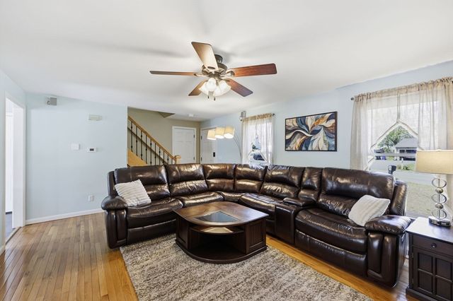 33 Winding Ln, Springfield, MA 01118